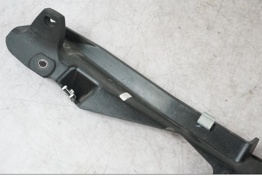 Snett uppifrån på Sidoväskhållare från en BMW K 1600 GTL -2015 motorcykel.