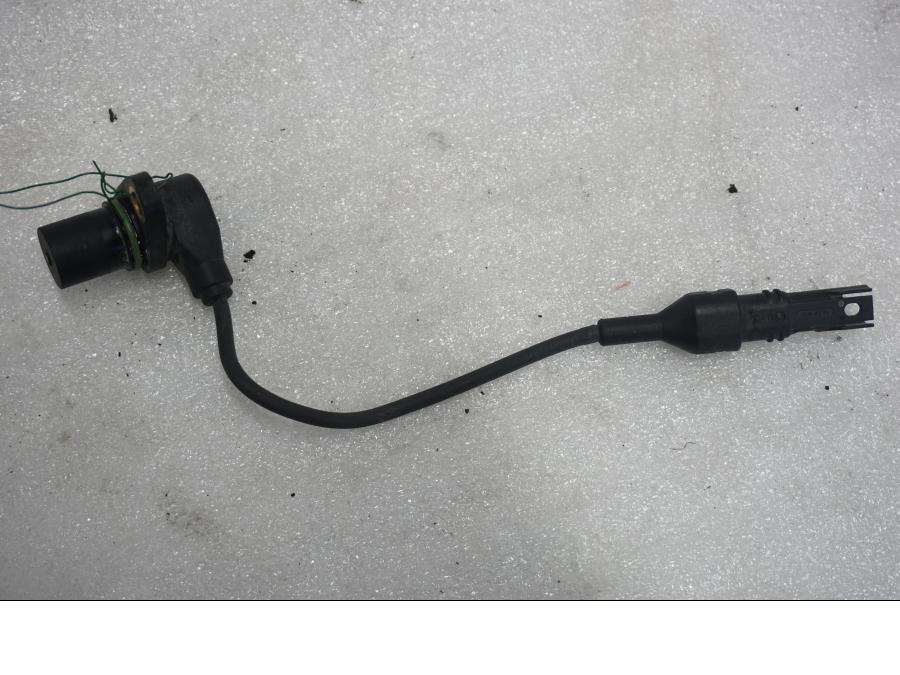 Baksidan på Kamaxelgivare från en BMW K 1300 R -2011 motorcykel.