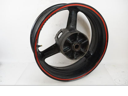 Framsidan på Fälg från en Yamaha YZF 1000 R1 -2002 motorcykel.