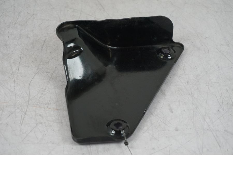 Vänster sida på Sidkåpa från en Suzuki VZ 800 -2000 motorcykel.