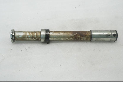 Framsidan på Axel från en Triumph Legend TT -2000 motorcykel.