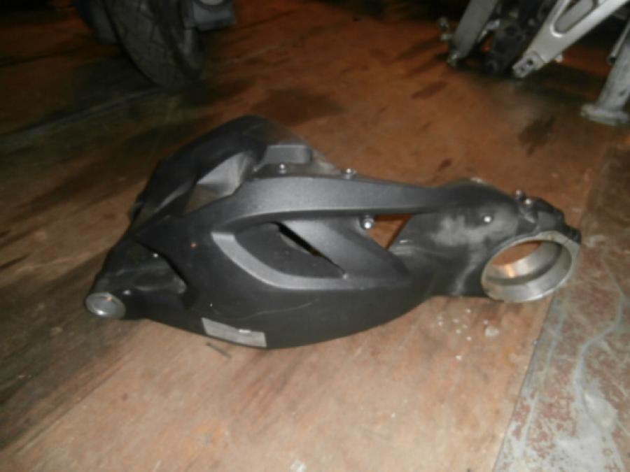 Höger sida på Sving från en Ducati Multistrada 1200 -2014 motorcykel.