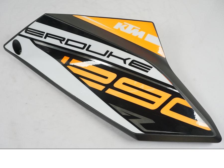 Framsidan på Kylarvinge från en KTM 1290 Super Duke R -2015 motorcykel.