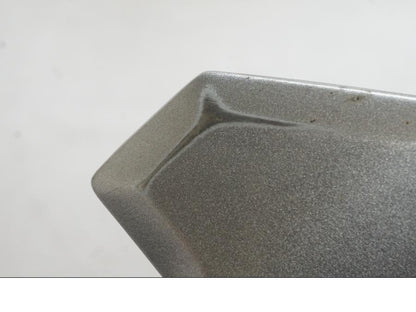 Vänster sida på Fotpinnefäste från en Yamaha MT-09 -2019 motorcykel.