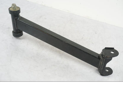 Vänster sida på Länkarm från en Suzuki LTA 750 XP E -2009 motorcykel.