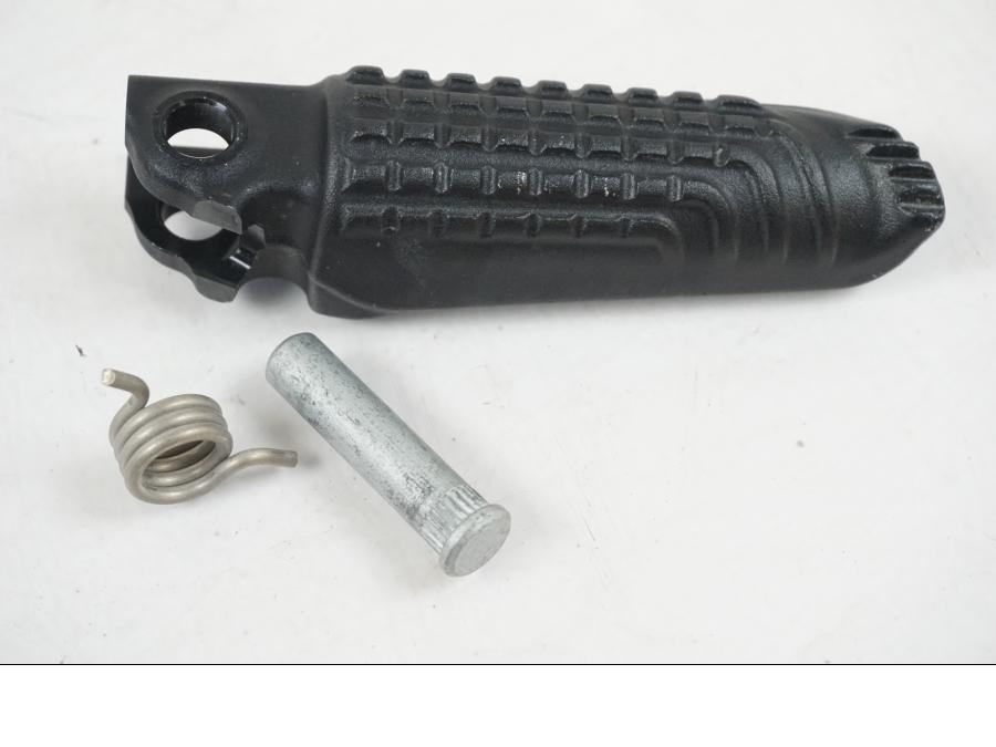 Framsidan på Fotpinne från en KTM 1290 Super Duke R EVO -2023 motorcykel.