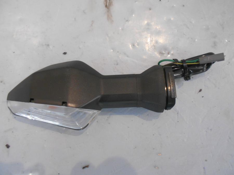 Baksidan på Blinkers från en Kawasaki Z 900 -2018 motorcykel.