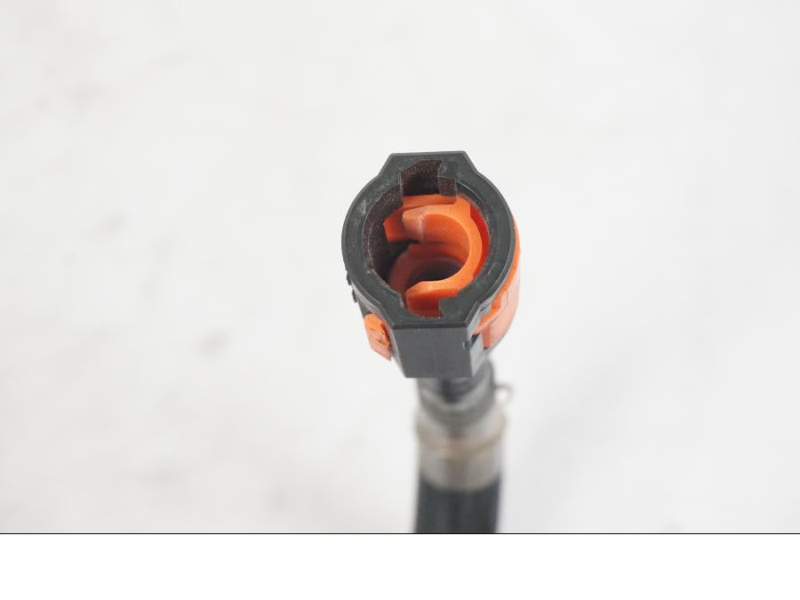 Höger sida på Bensinledning från en Kawasaki ZZ-R 1400 -2009 motorcykel.