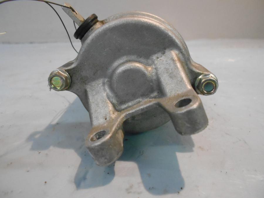 Höger sida på Startmotor från en BMW S 1000 RR -2010 motorcykel.