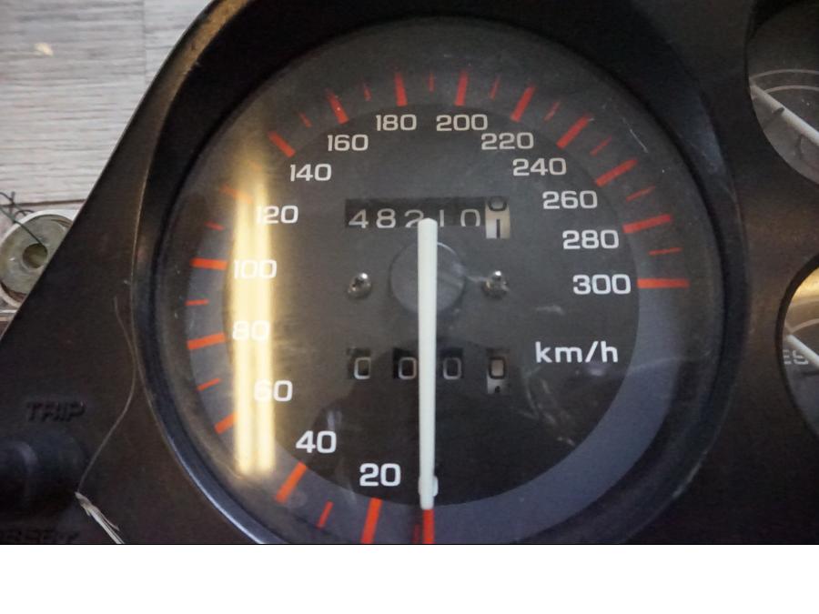 Snett nerifrån på Instrumentpanel från en Honda CBR 1000 F -1987 motorcykel.