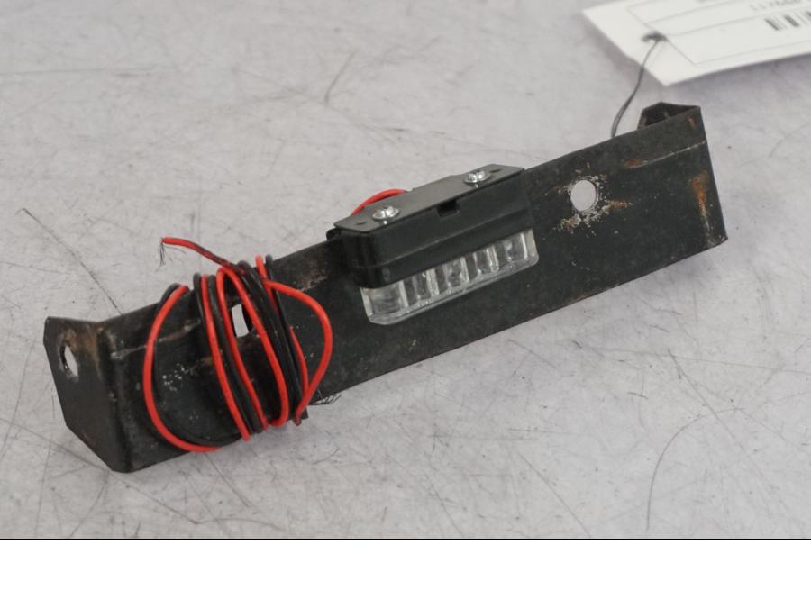 Framsidan på Skyltbelysning från en Suzuki VZ 800 -2000 motorcykel.