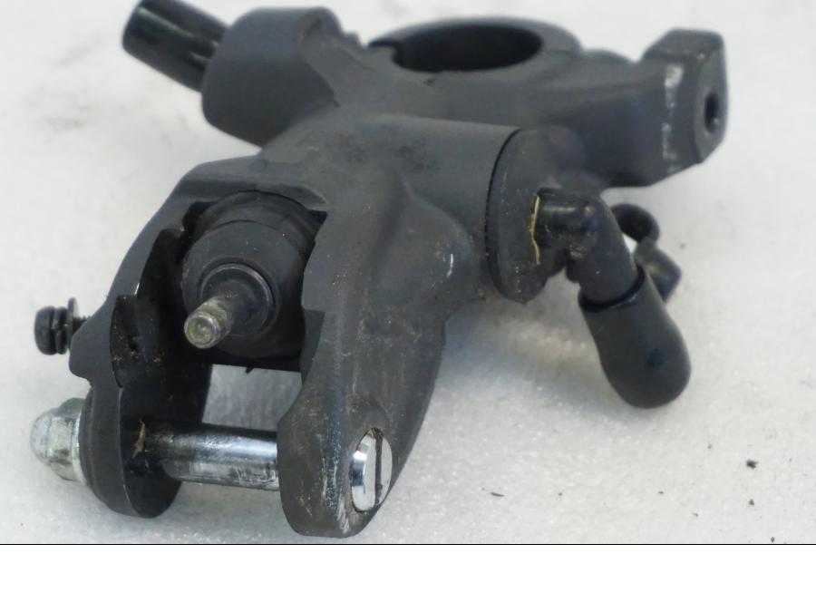 Höger sida på Bromshuvudcylinder från en Honda CBR 1000 RR -2010 motorcykel.