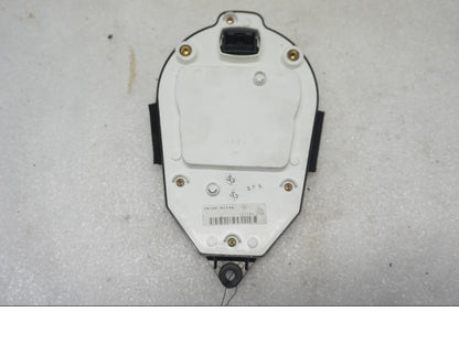 Baksidan på Instrumentpanel från en Suzuki VL 800 -2004 motorcykel.