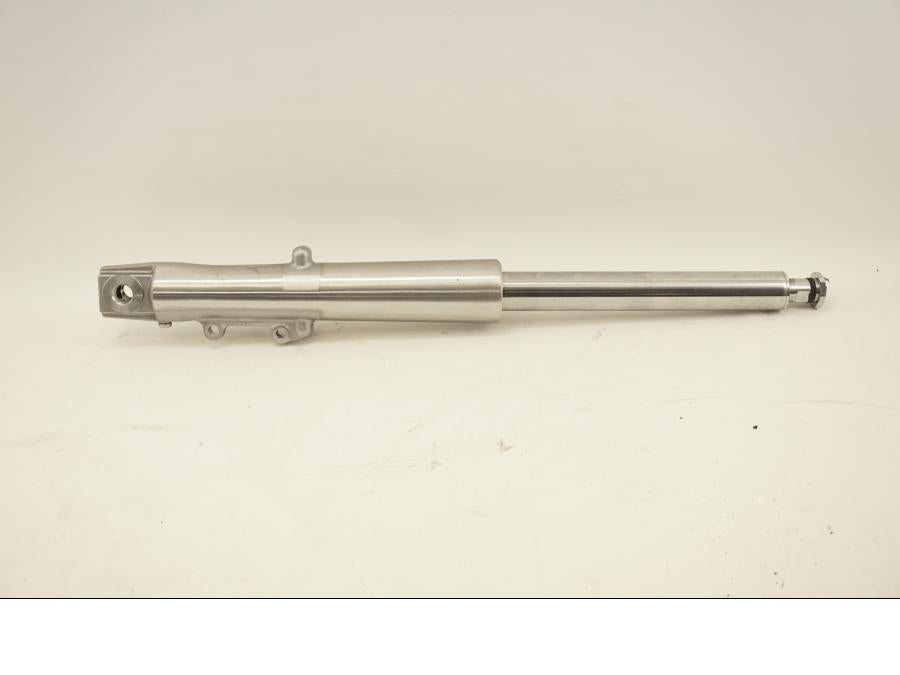 Framsidan på Gaffelben från en H-D Street Glide FLHX -2007 motorcykel.