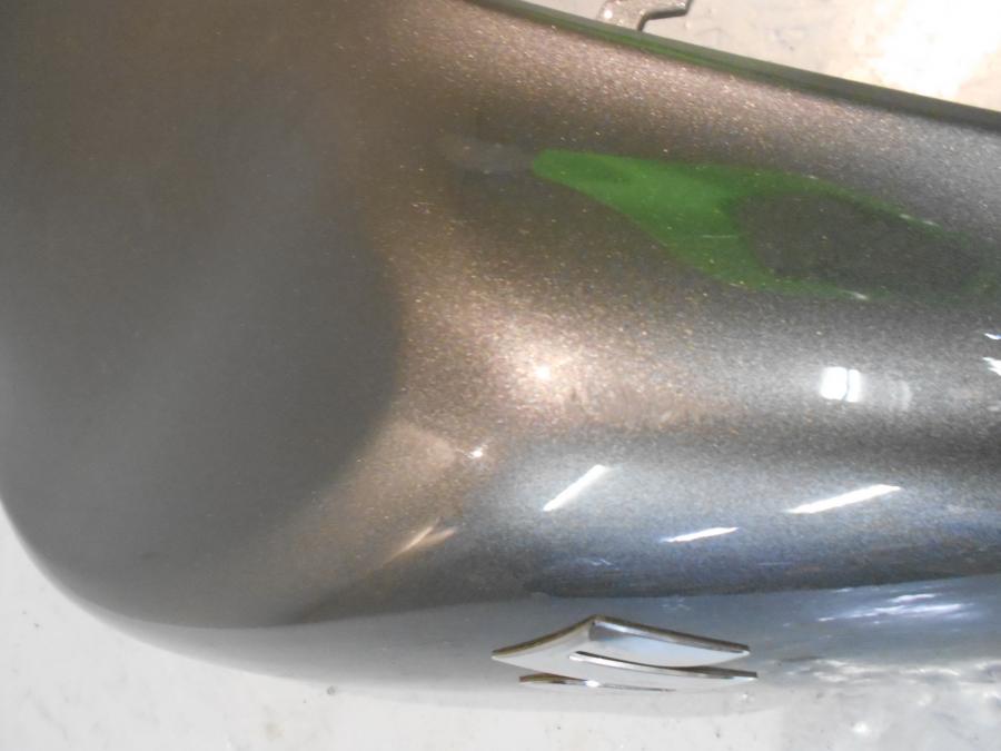 Snett uppifrån på Bensintankskåpa från en Suzuki DL 650 -2012 motorcykel.