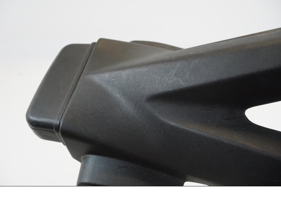 Vänster sida på Skylthållare från en BMW S 1000 RR -2010 motorcykel.