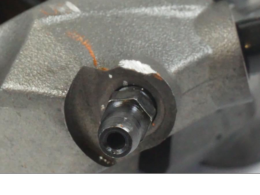 Snett uppifrån på Bromsok från en KTM 1290 Super Duke R -2022 motorcykel.