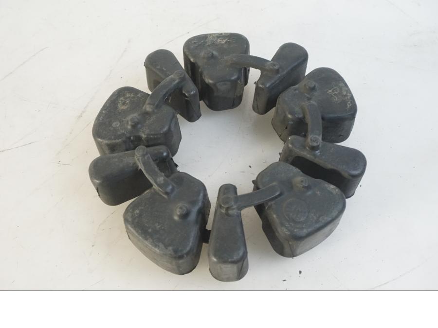 Framsidan på Ryckutjämnare från en Indian Chieftain Dark Horse -2019 motorcykel.