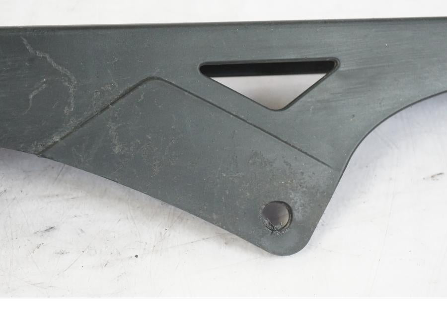 Höger sida på Kedjeskydd från en Suzuki GSX-S 1000 -2017 motorcykel.