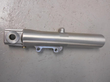 Framsidan på Gaffelben från en H-D Street Glide FLHX -2000 motorcykel.