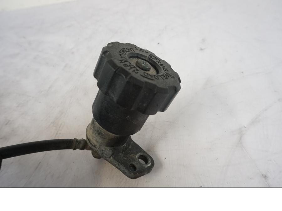 Snett nerifrån på Stötdämpare från en BMW R 1150 GS -2002 motorcykel.