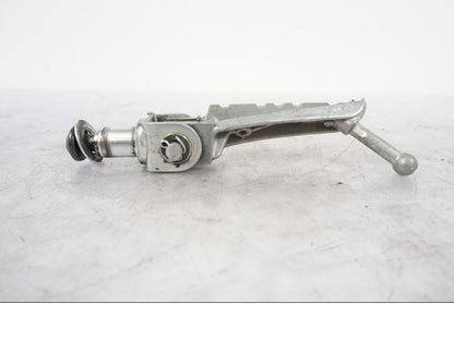 Baksidan på Fotpinne från en Yamaha YZF-R 125 -2008 motorcykel.