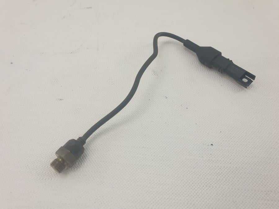 Framsidan på Temperatursensor från en BMW R 1200 GS -2006 motorcykel.