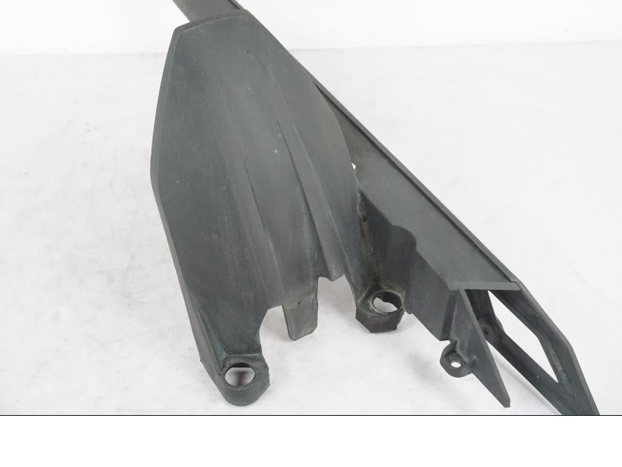 Snett uppifrån på Svingskärm från en KTM 390 Duke -2018 motorcykel.