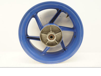 Baksidan på Fälg från en Honda CBR 900 RR -1997 motorcykel.