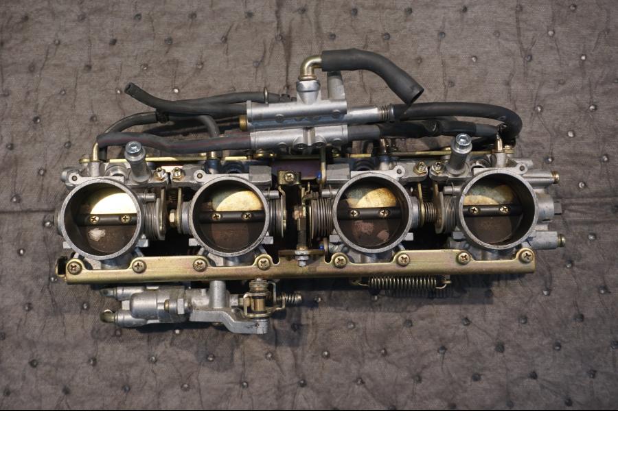 Framsidan på Spjällhus från en Yamaha FJR 1300 -2004 motorcykel.