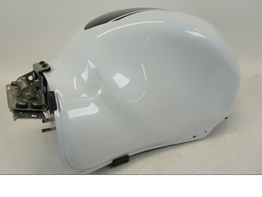 Höger sida på Bensintank från en Suzuki GSX 1300 R -2017 motorcykel.