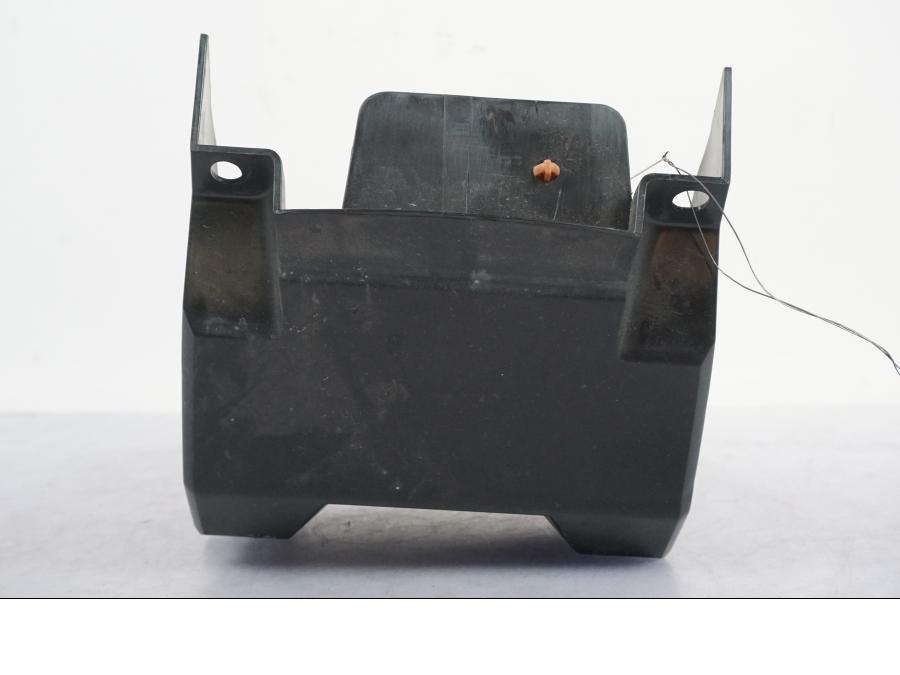 Höger sida på Batterihållare från en Kawasaki Z 900 -2019 motorcykel.