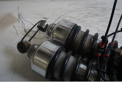 Vänster sida på Stötdämpare från en Kawasaki VN 1500 Classic Tourer -2003 motorcykel.