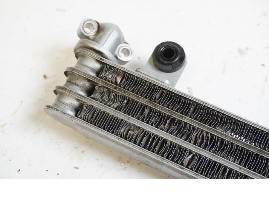 Höger sida på Oljekyl från en Honda VFR 750 -1988 motorcykel.