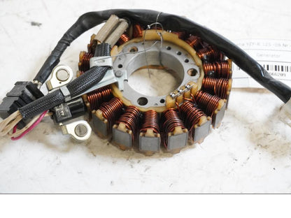 Baksidan på Generator från en Yamaha YZF-R 125 -2008 motorcykel.