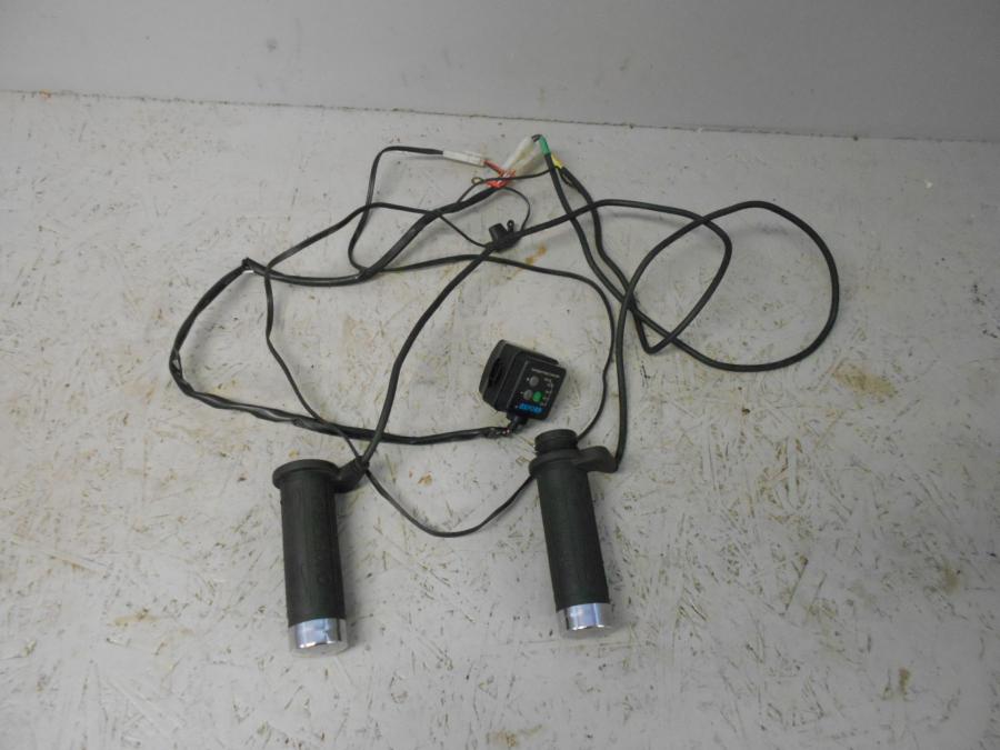 Framsidan på Handtag från en Suzuki VZ 1600 -2004 motorcykel.