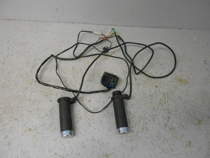 Framsidan på Handtag från en Suzuki VZ 1600 -2004 motorcykel.