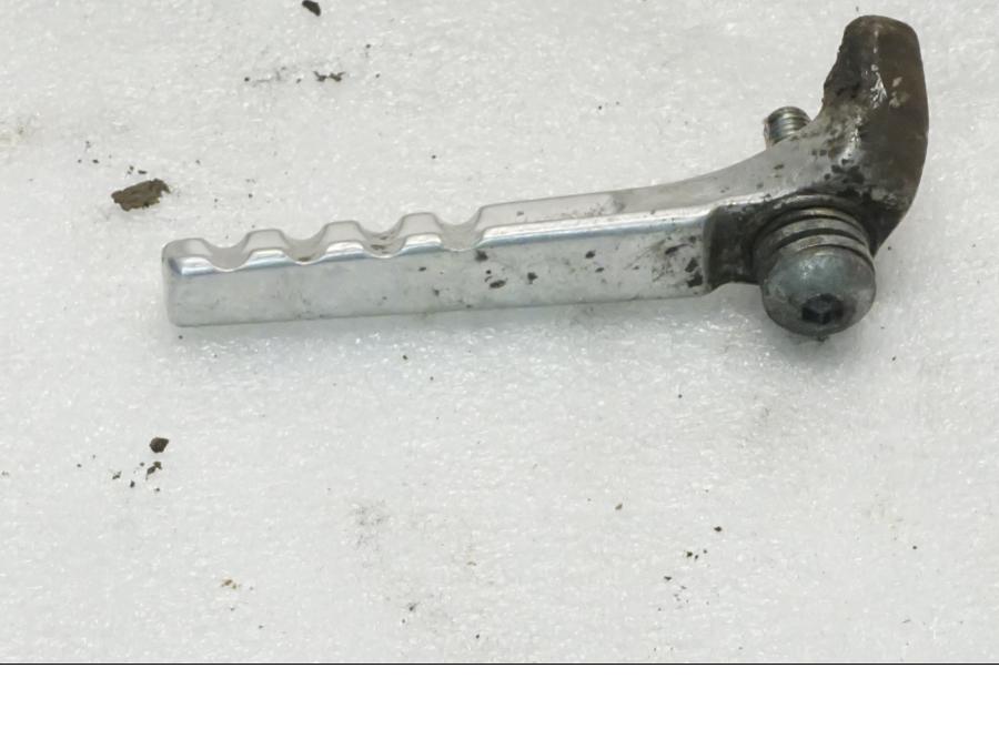 Framsidan på Fotpinne från en Yamaha TT 600 RE -2004 motorcykel.