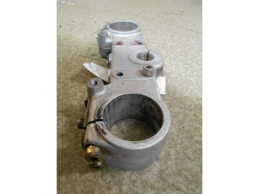 Vänster sida på Gaffelkrona från en Ducati Monster 600 -1998 motorcykel.