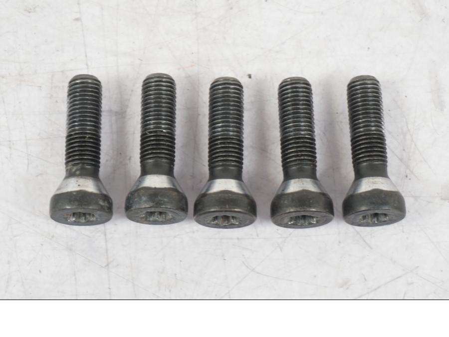 Framsidan på Skruv / Mutter etc från en BMW R 1200 GS -2005 motorcykel.