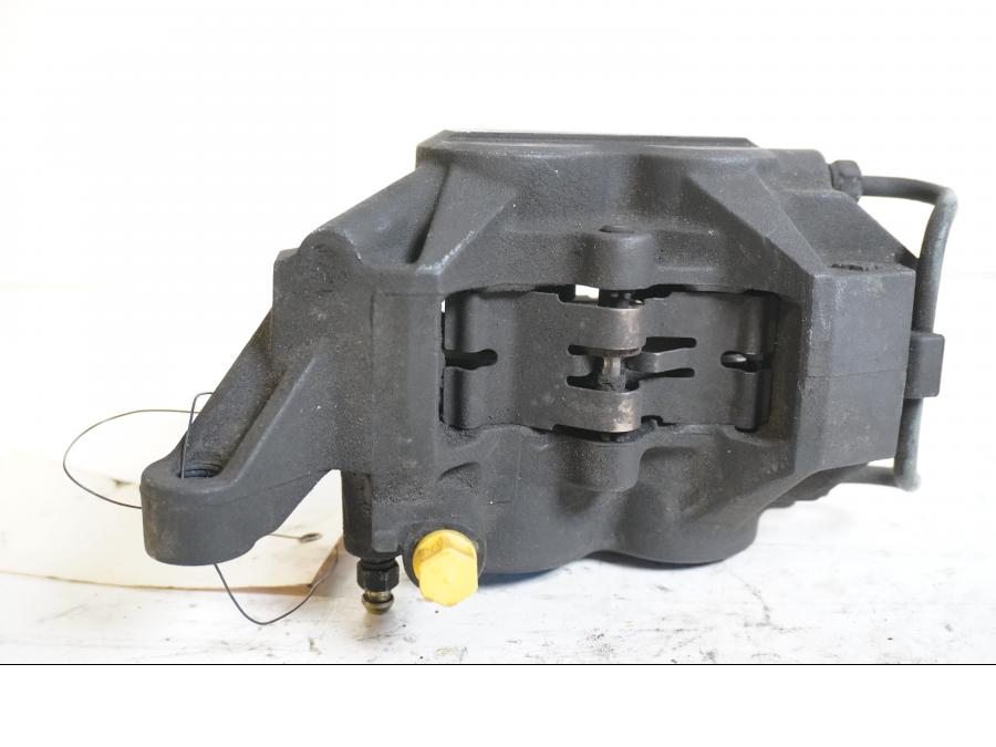 Baksidan på Bromsok från en Yamaha YZF 1000 R -1999 motorcykel.