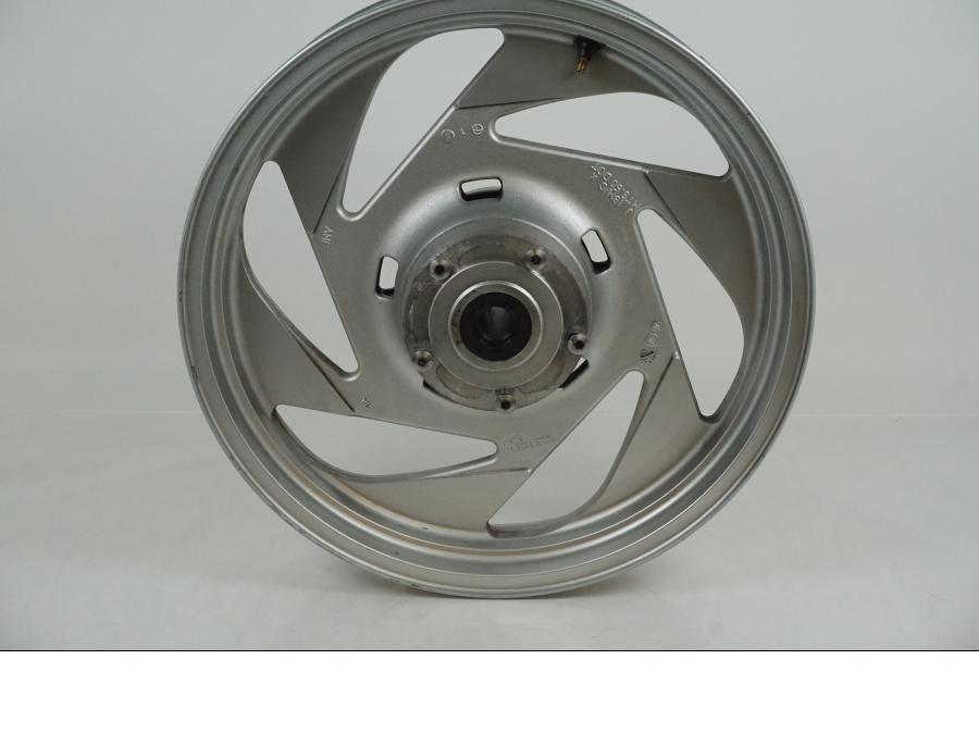 Höger sida på Fälg från en Suzuki VZR 1800 -2007 motorcykel.