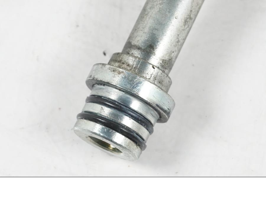 Höger sida på Oljekylrör från en MV Agusta Dragster -2014 motorcykel.