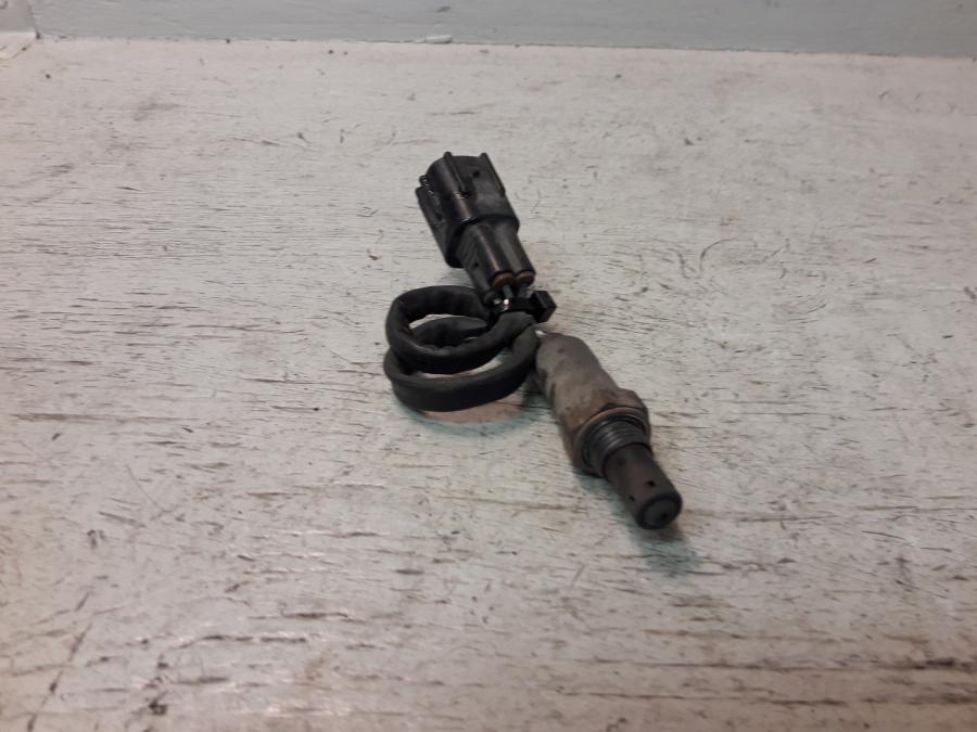 Framsidan på Lambdasond från en Kawasaki GTR 1400 -2012 motorcykel.