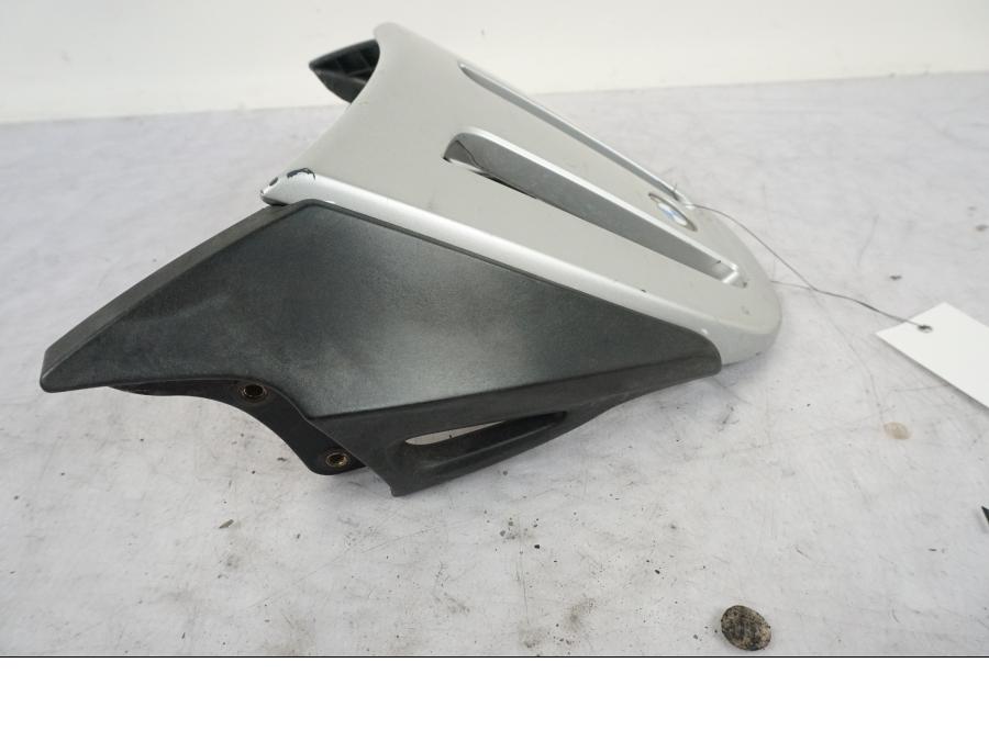 Baksidan på Pakethållare från en BMW R 850 R -2004 motorcykel.