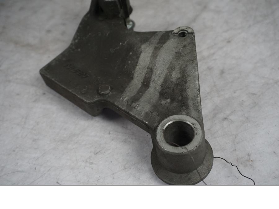 Vänster sida på Bromsoksfäste från en Honda CBR 1100 XX -1998 motorcykel.