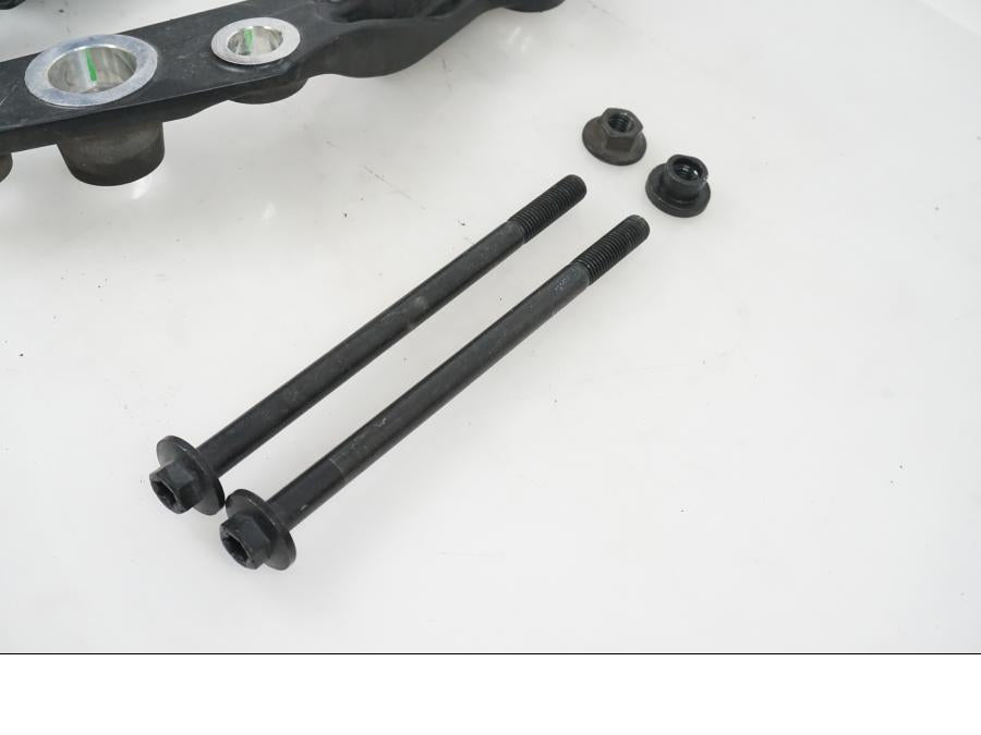 Vänster sida på Ramdel från en H-D Adventure Pan America Special RA1250S -2021 motorcykel.