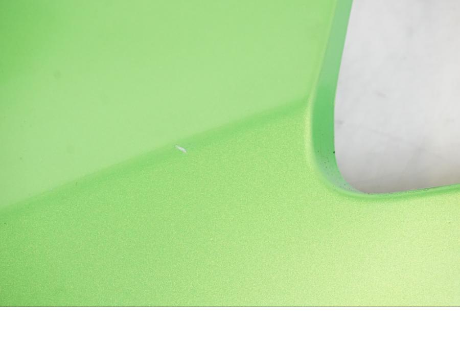 Vänster sida på Magkåpa från en Kawasaki ZX-6R -2011 motorcykel.