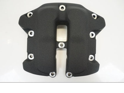 Framsidan på Ventilkåpa från en H-D Dyna Fat Bob FXDF -2018 motorcykel.