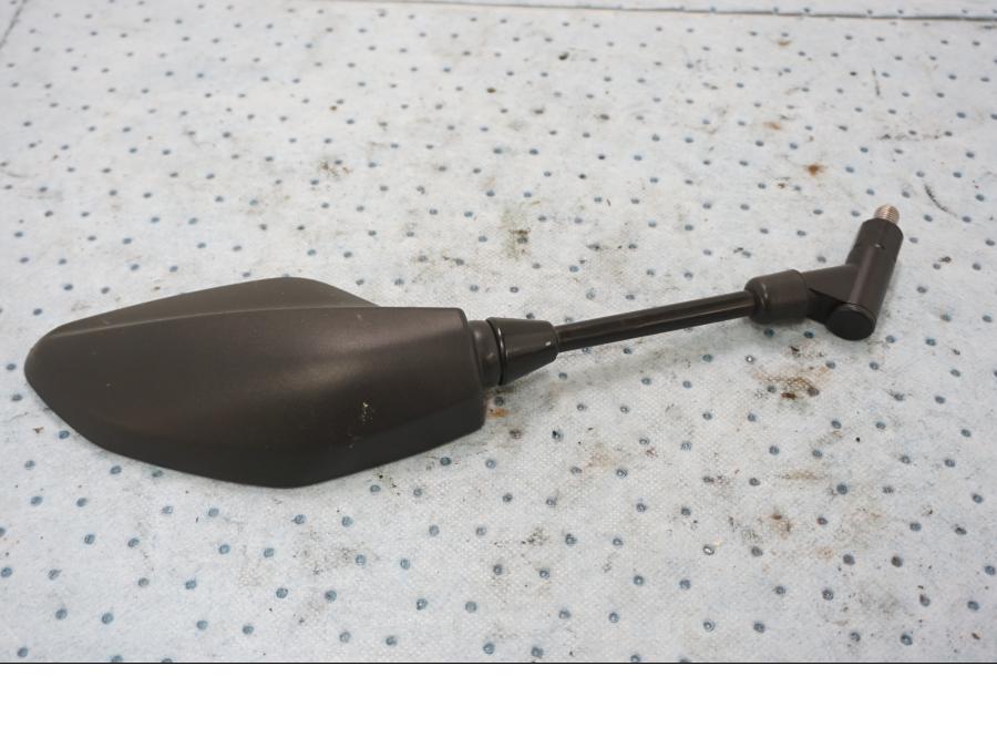 Baksidan på Backspegel från en Yamaha MT-09 Tracer -2018 motorcykel.